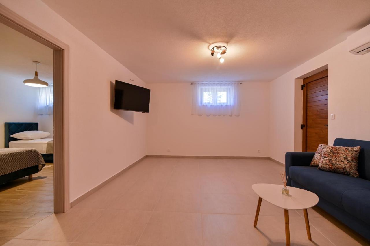 Villa Rudini With Heated Pool Okrug Gornji Luaran gambar