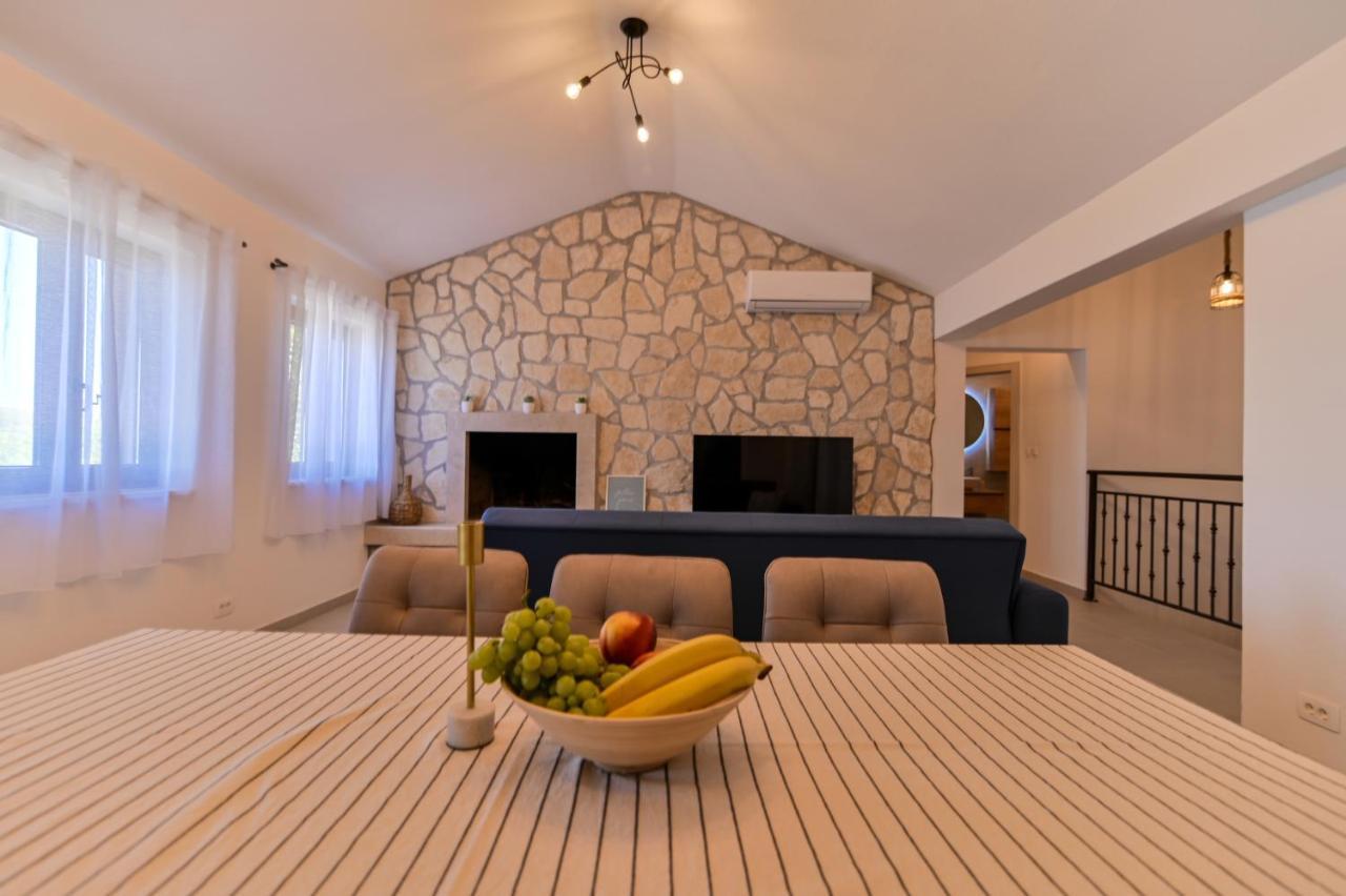 Villa Rudini With Heated Pool Okrug Gornji Luaran gambar